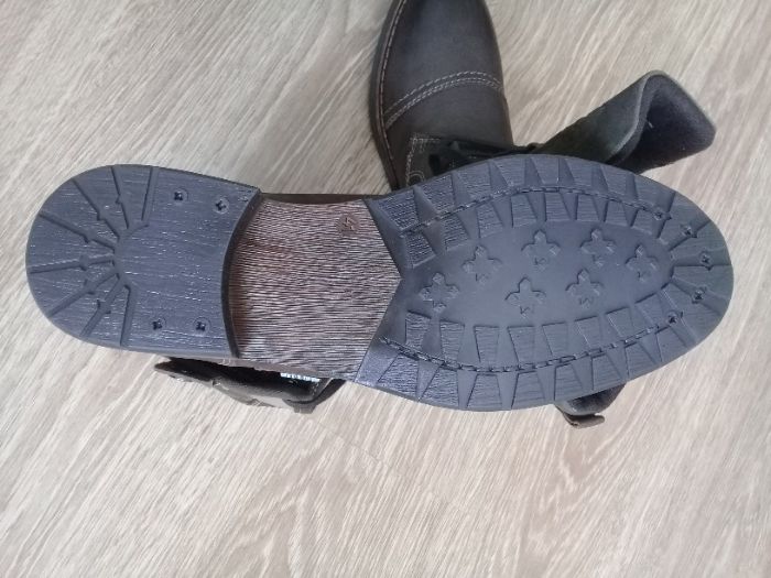 продам новые ботинки