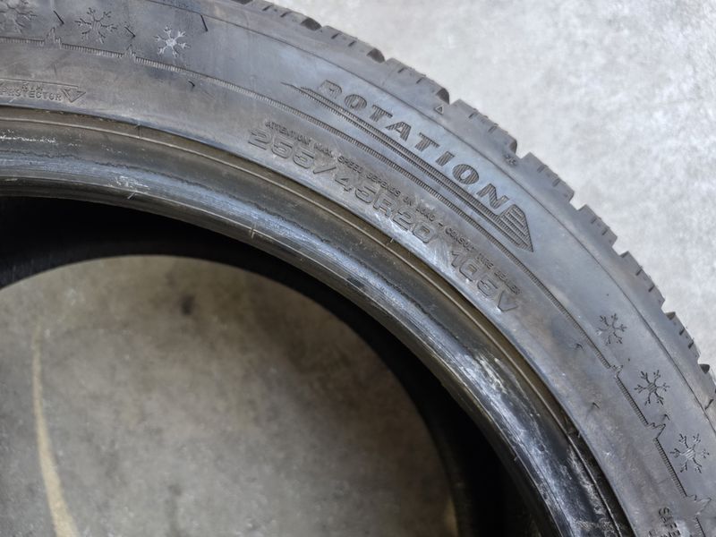 255/45/20 DUNLOP 2бр