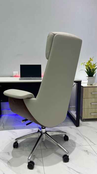 Офисное кресло для руководителя модель Napalyon