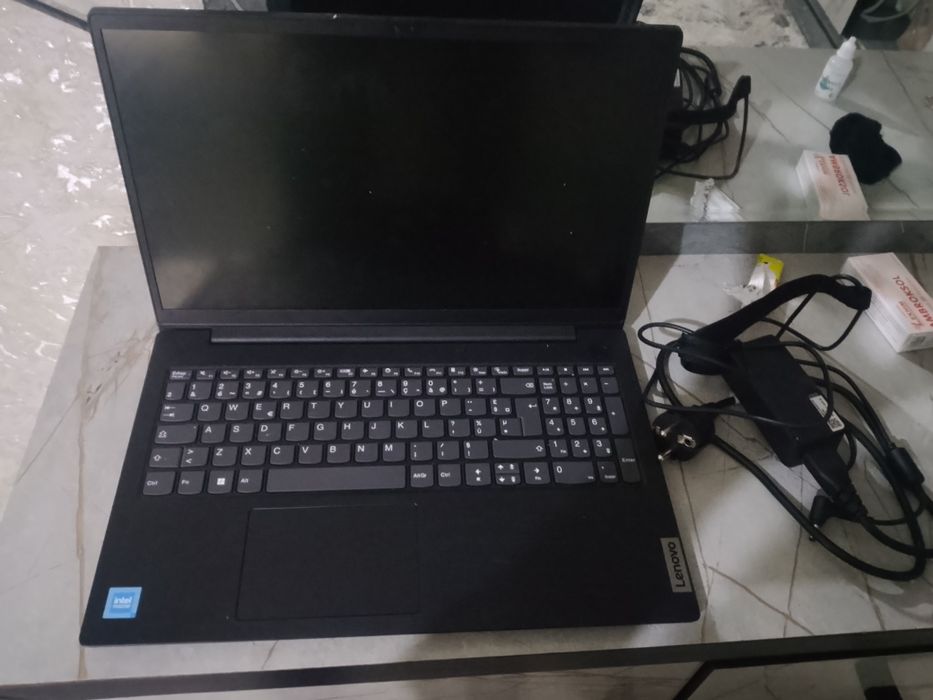Noutbu.   Lenovo