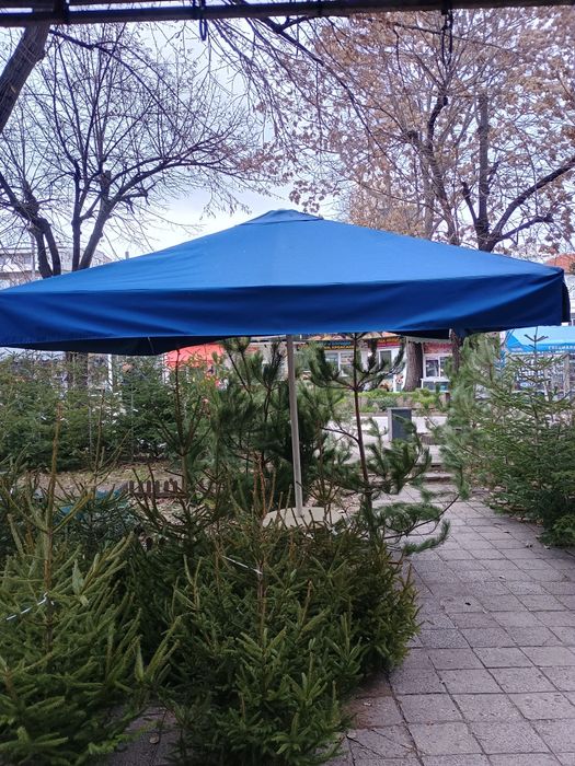 Градински чадър със здрава конструкция