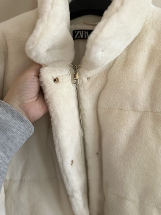 Пухено, бяло палто Zara