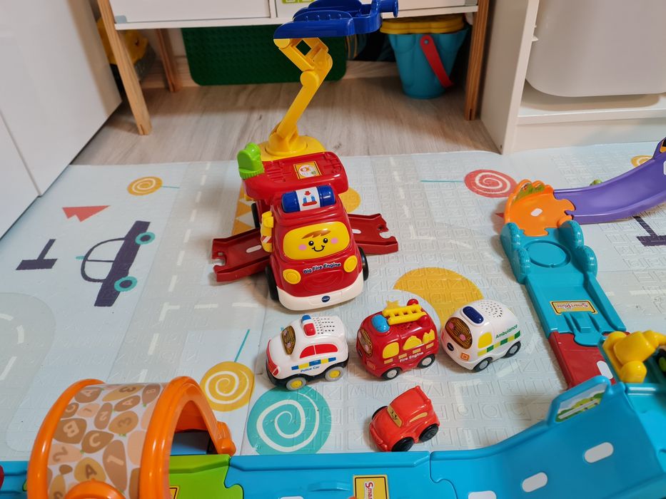 Огромен комплект интерактивни писти и 1 количка Vtech Toot-Toot Drivers