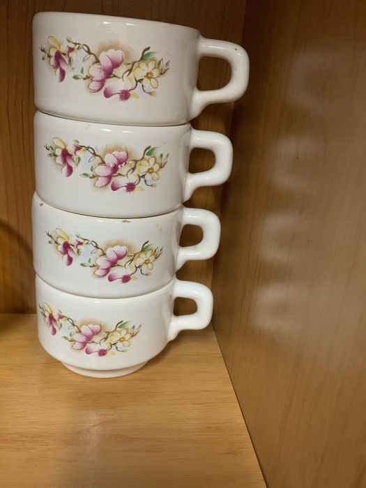 Продавам пресрасни чаши за кафе!