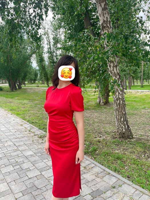 Продам платья и корсет