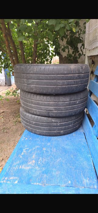 Продам 3 резины в хорошем состояний