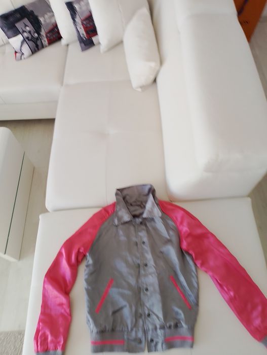 Vând haina sport/fashion, produs de calitate, mărimea S.