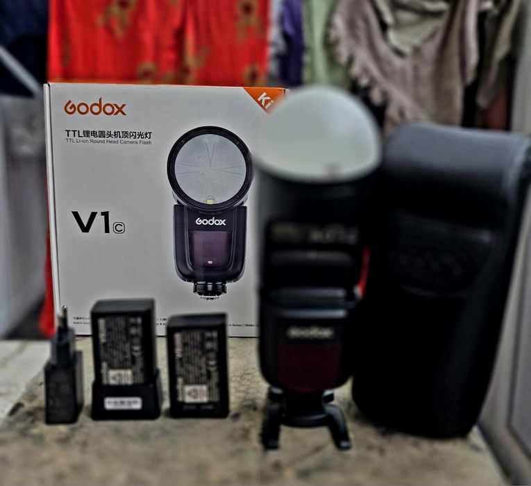 Godox V1 Blit TTL cu Cap Rotund pentru Canon