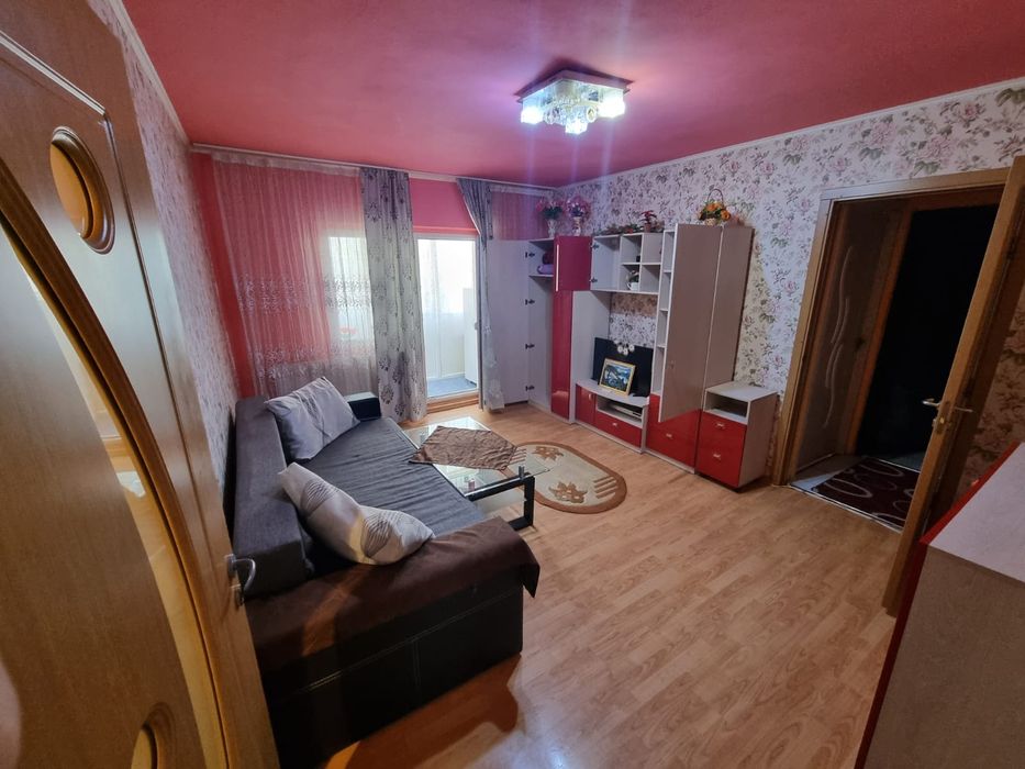 Proprietar închiriez apartament cu 2 camere zona Lipovei