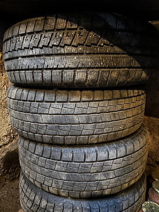 Зимние шины 215/60 R16