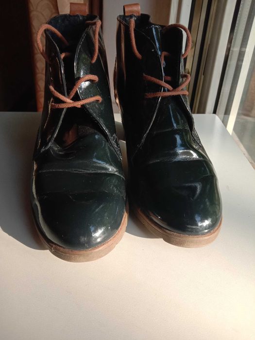 Лакированные осенние ботинки