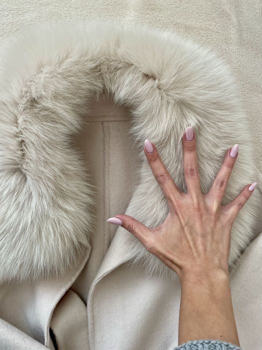 Дамско палто от 100% вълна с богата яка от лисица