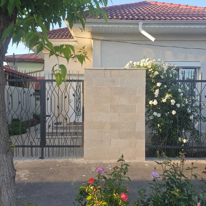 Casă deosebită în zonă liniștită și centrală – complet renovată!