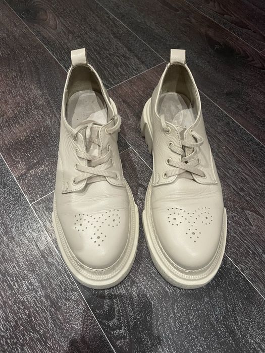 Продам ботинки .