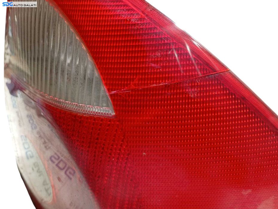 Stop Lampa Tripla Dreapta Ford Mondeo 3 MK3 Sedan Berlina Limuzina 2000 - 2007 Cod 1S71-13404-A (Fisurata) [LC0716]