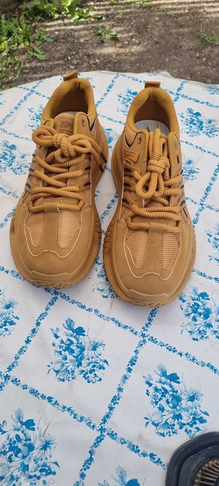 нови маратонки внос номер 42-43