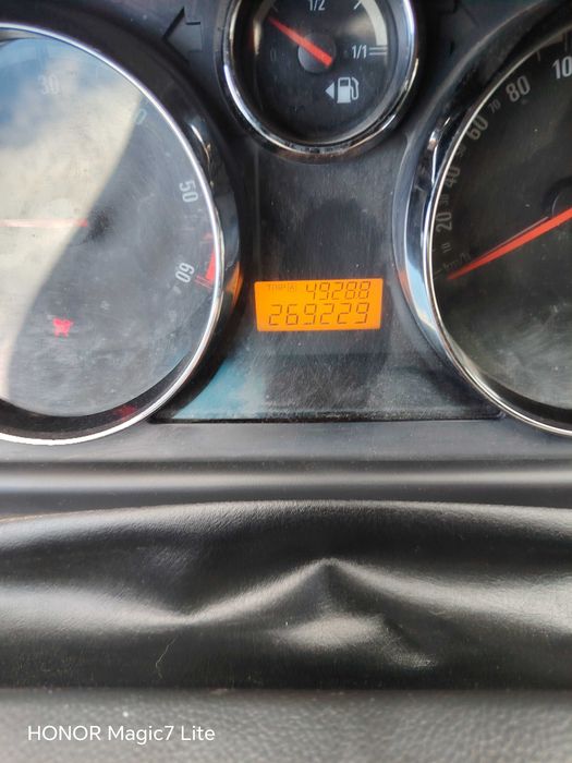 Mașină Opel Antara