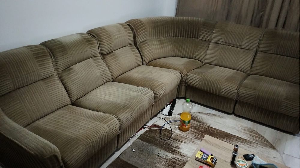 Canapea de 6 locuri in stare buna