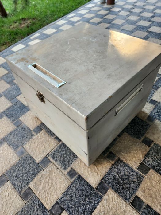 Термоящик холодильник в отличном состояниидля хранения продуктов на ры