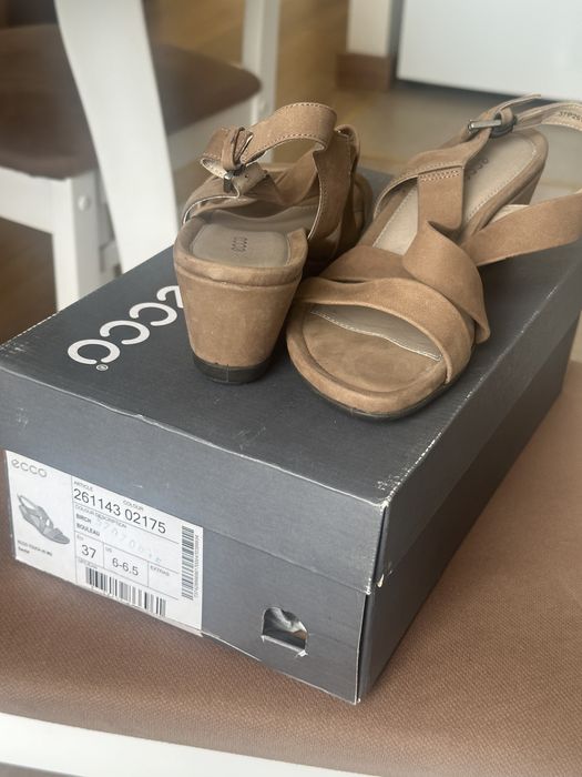 Продам босоножки Ecco