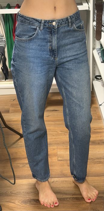 Свободен модел дънки Zara