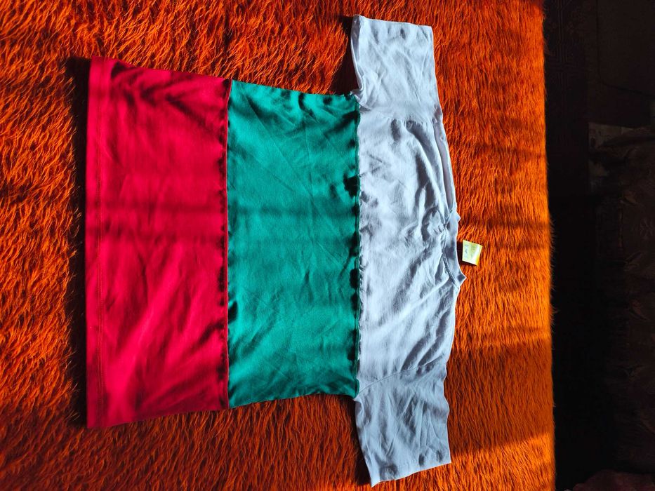 Нова тениска с къс ръкав и националния трибагреник