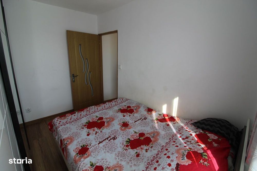 Vând apartament 4 camere în Hunedoara, M7-Trandafirilor, parter înalt