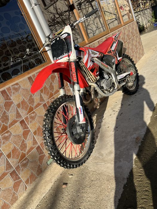 Продавам Honda cr125