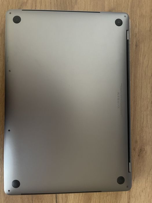 Продам macbook pro 15 2017 года