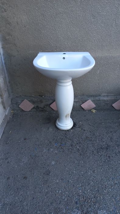 Раковина фаянсовая