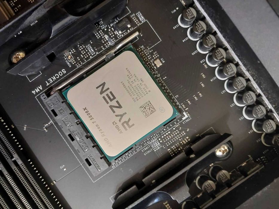 AMD Ryzen 7 5800X + NZXT N7 B550