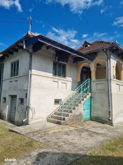 Casă cu etaj, 4 camere + hol, teren 1.500 mp — com. Păușești