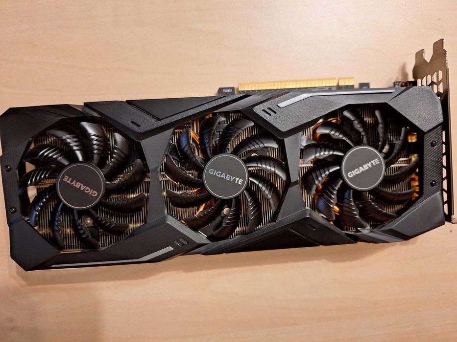 GeForce RTX™ 2080 Ti WINDFORCE 11G - pret fix.