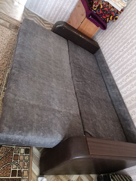 Продам диван в хорошем состоянии