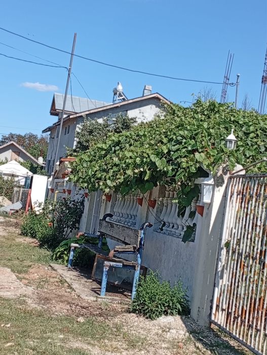 Casa cu teren de vanzare