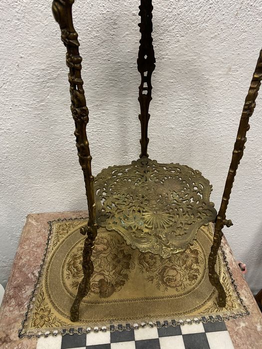 Френска месингова поставка в стил нарок