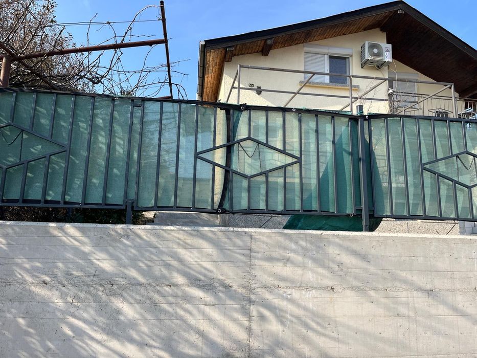 Външна метална ограда