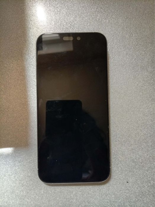 Vând iPhone 15 Pro Max 256GB, în stare impecabilă, folosit cu grijă, fără zgârieturi sau probleme.