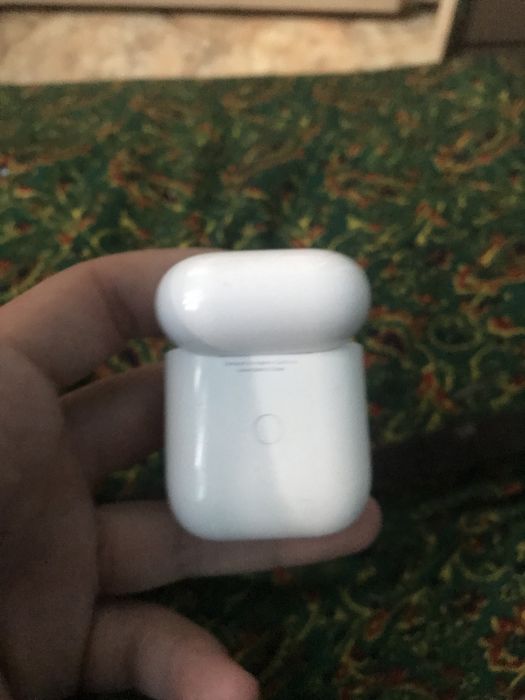 Продаю airPods  хорошие
