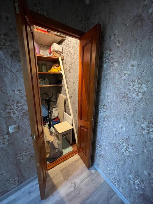 Продам 3 ех комн кв район СПутника