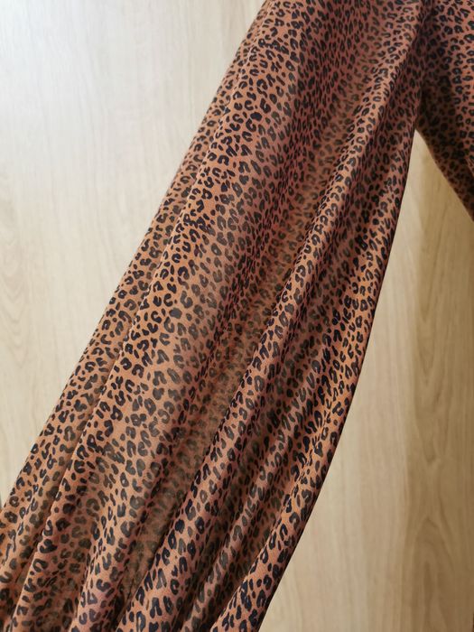 Rochie Poema maro cu print negru