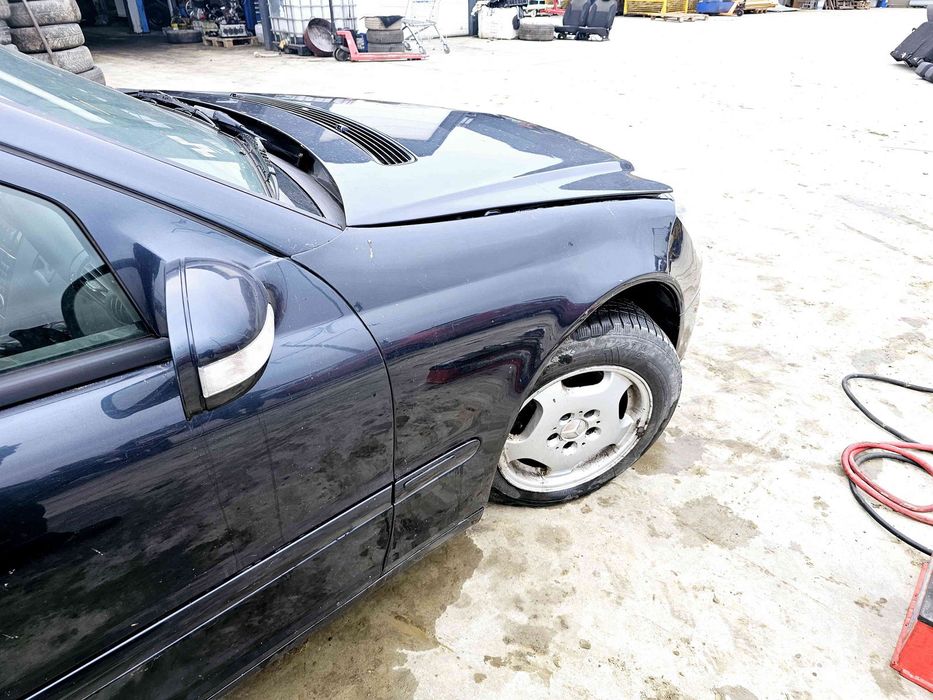 Aripa dreapta fata Mercedes Clasa C (W204) [Fabr 2000-2007] 189 NEGRU
