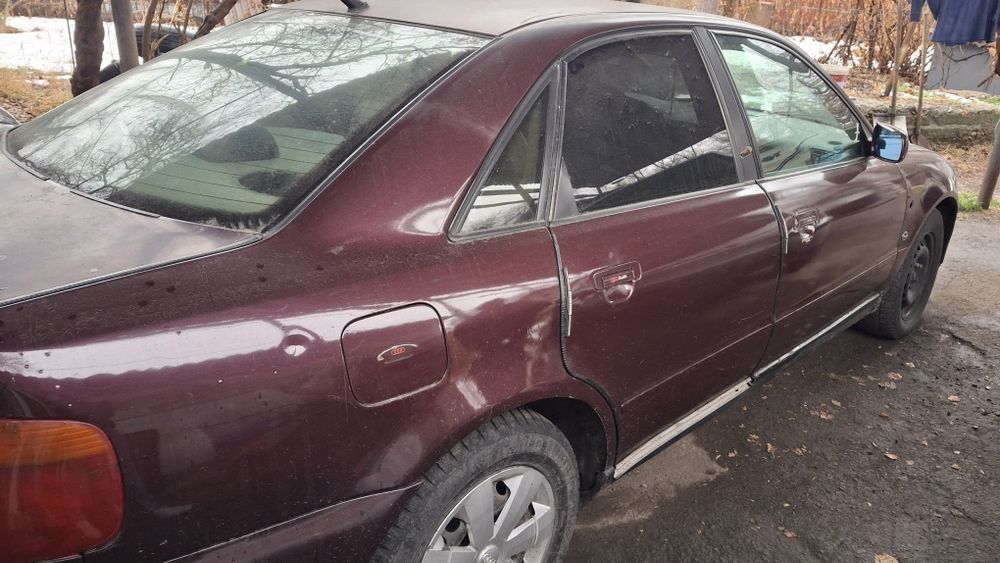 Audi   a4  1997 год