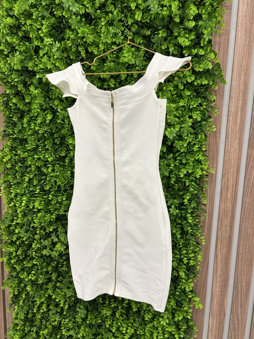 Бяла бандажна рокля