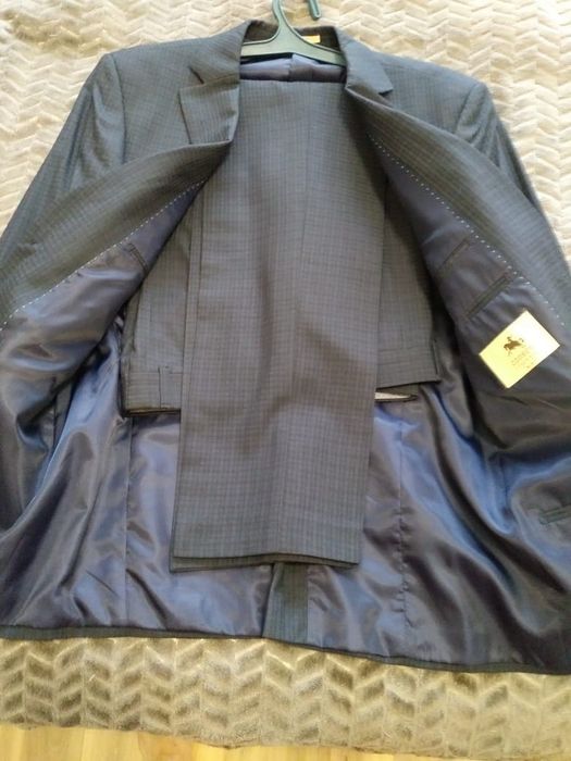 Продам мужские костюмы