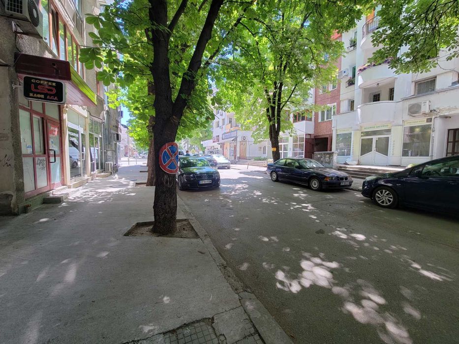 Дава се под наем Тристаен апартамент в Русе, Център - 80 кв.м за 357 € - Снимка #9