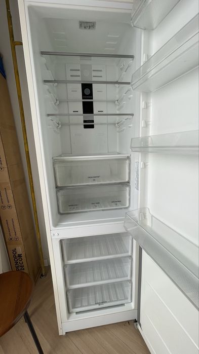 Холодильник Hotpoint Ariston