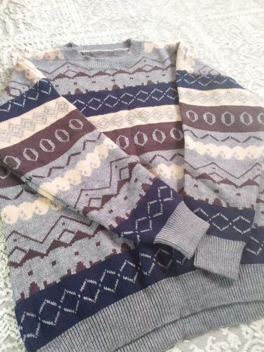 Шерстяные свитера. хорошего качества