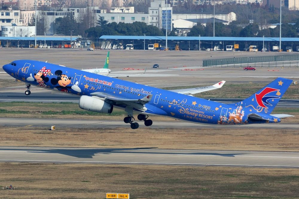 Модель самолета Airbus A330-300 Disney