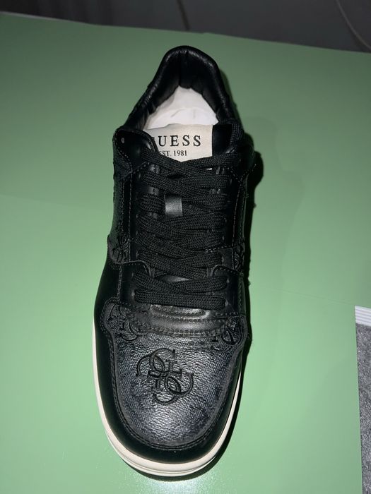 Adidasi negri Guess